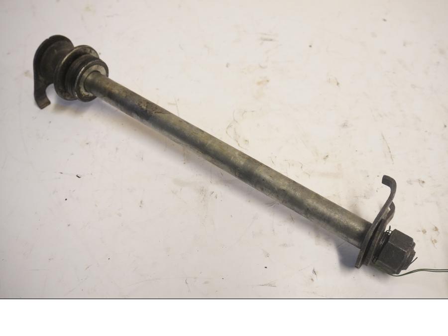 Framsidan på Axel från en Suzuki GS 500 -2004 motorcykel.