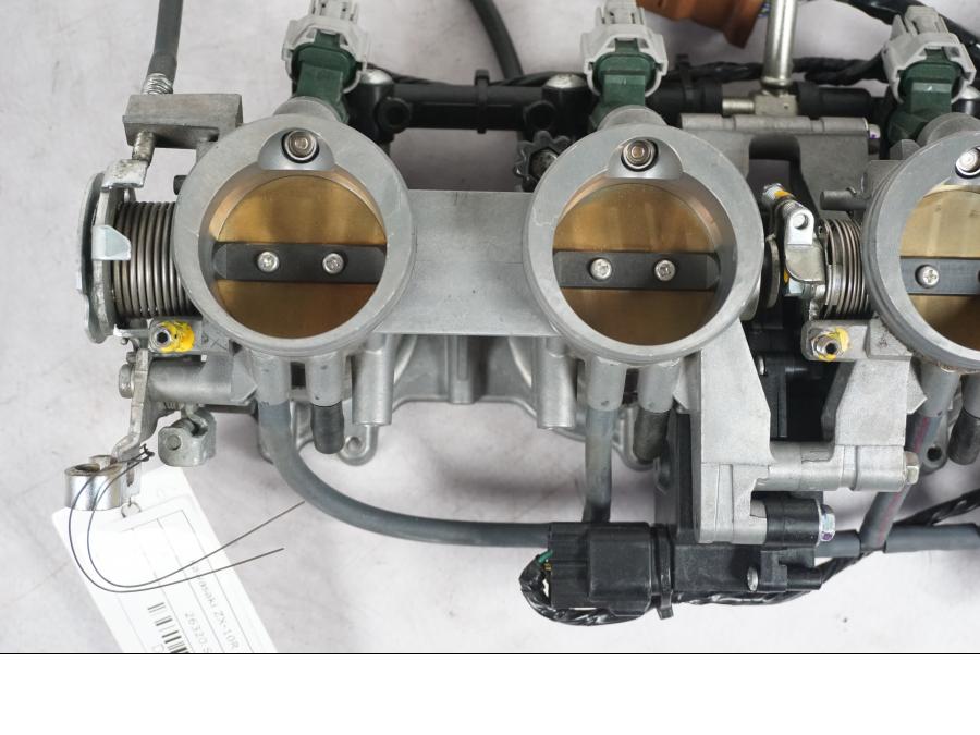 Höger sida på Spjällhus från en Kawasaki ZX-10R -2008 motorcykel.