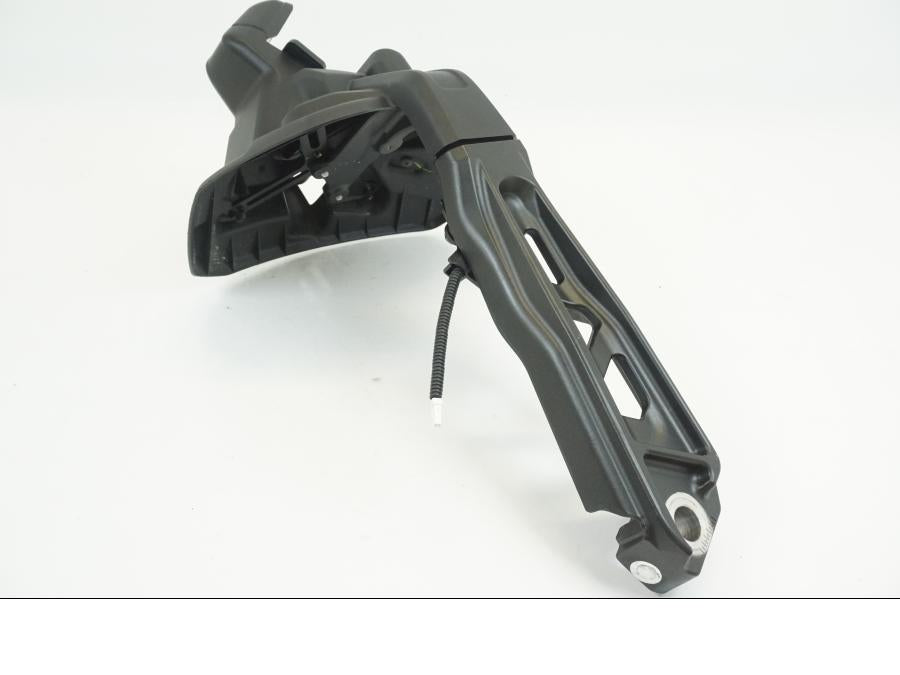 Baksidan på Skylthållare från en Yamaha MT-09 -2020 motorcykel.