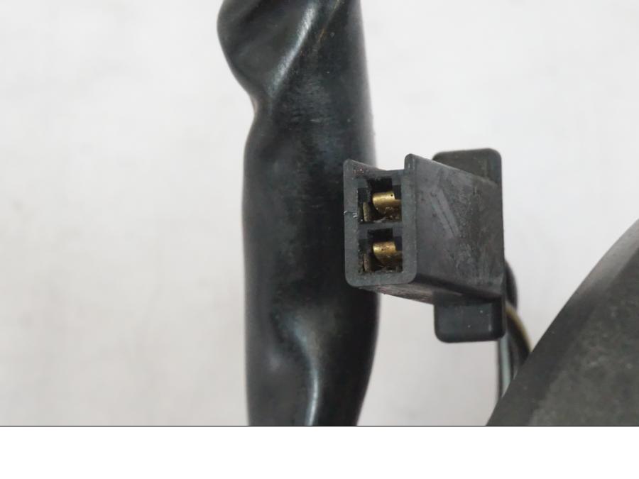 Snett uppifrån på Styrelreglage från en Suzuki GSX-R 750 -2007 motorcykel.