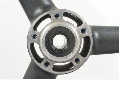 Baksidan på Fälg från en Suzuki GSX 1300 RX -1999 motorcykel.