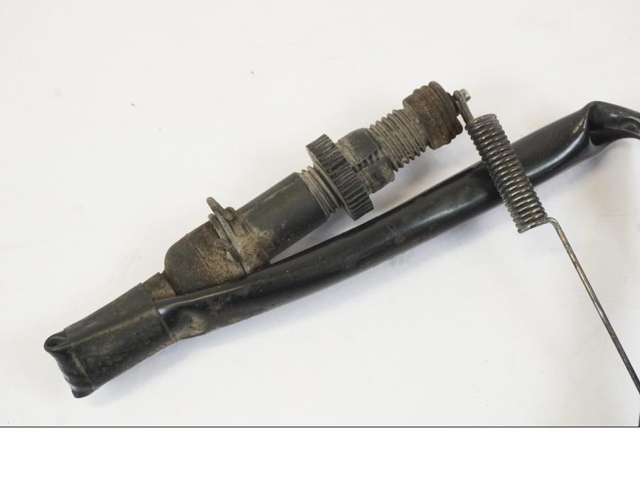 Snett uppifrån på Bromsljuskontakt från en Honda NT 700 -2008 motorcykel.