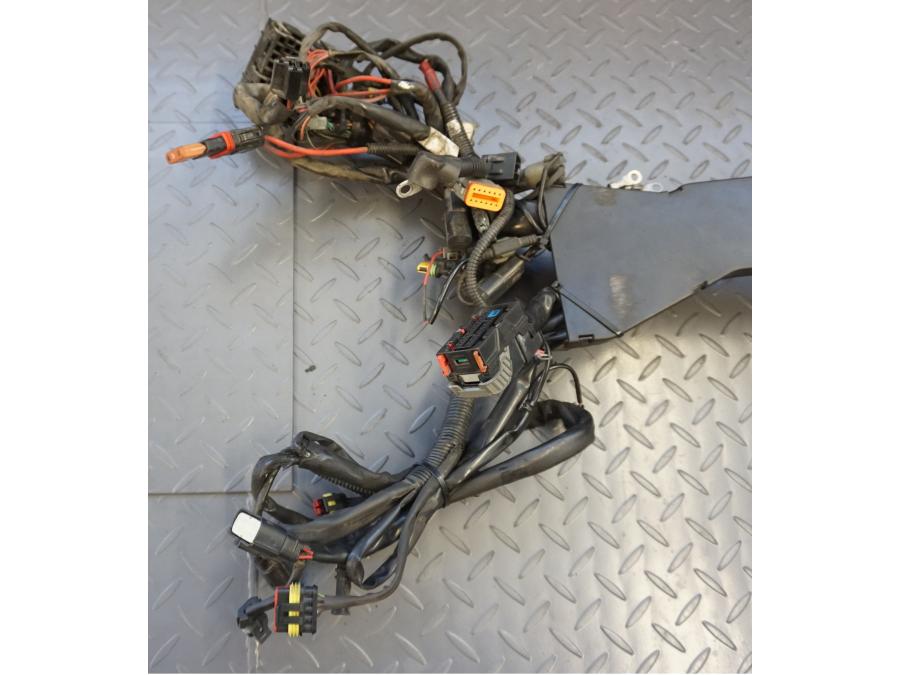 Baksidan på Kabelstam från en H-D Touring Road King Classic FLHRCI -2008 motorcykel.