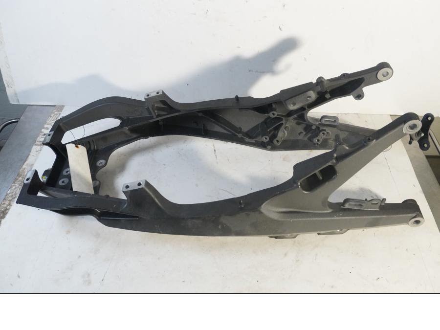 Höger sida på Bakram från en Honda CB 1000 R -2009 motorcykel.