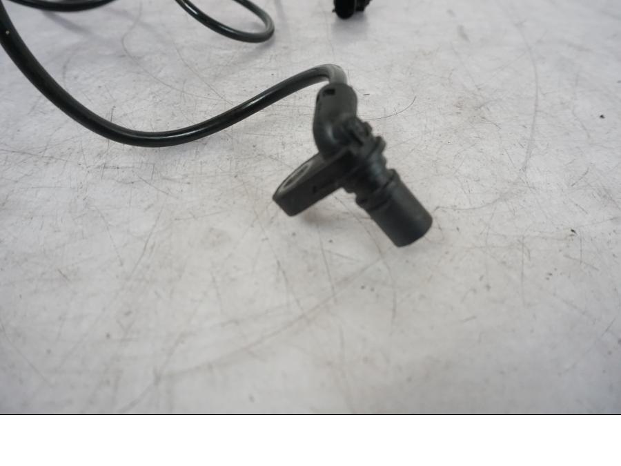 Höger sida på ABS givare från en KTM 1290 Super Duke R -2021 motorcykel.