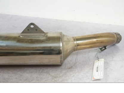 Snett uppifrån på Ljuddämpare från en Honda VFR 800 -2001 motorcykel.