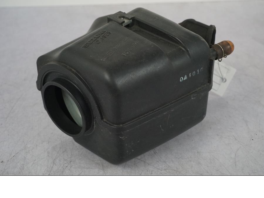 Baksidan på Luftburk från en Suzuki VZ 800 -2000 motorcykel.