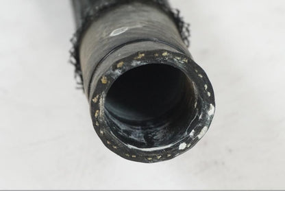 Snett nerifrån på Vattenkyl Slang Set från en Suzuki VZR 1800 -2009 motorcykel.