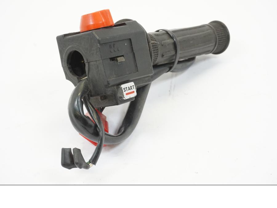 Baksidan på Styrelreglage från en Honda VF 750 S -1982 motorcykel.