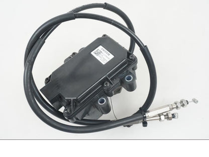 Extrabild4 på Avgasspjällmotor från en KTM 1290 Super Duke R -2022 motorcykel.