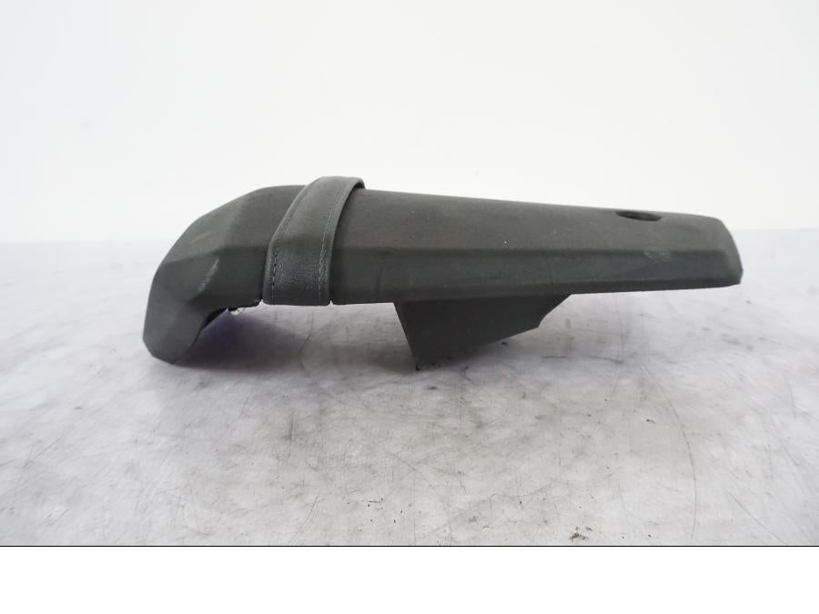 Baksidan på Sadel från en Yamaha YZF-R 125 -2008 motorcykel.