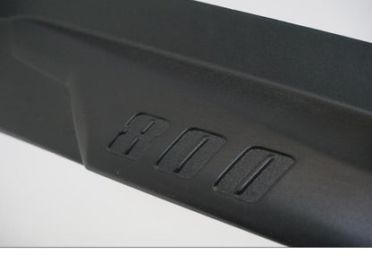 Snett nerifrån på Sidopanel från en Triumph Tiger 800 -2016 motorcykel.