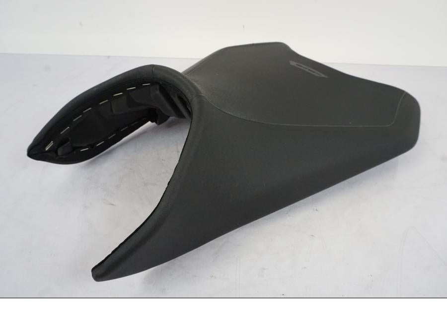 Framsidan på Sadel från en KTM 790 Duke -2019 motorcykel.