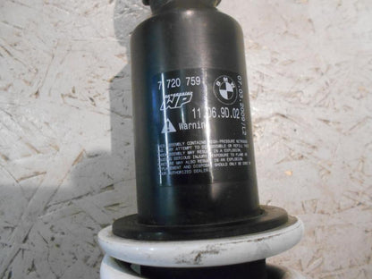 Baksidan på Stötdämpare ESA från en BMW K 1300 R -2009 motorcykel.