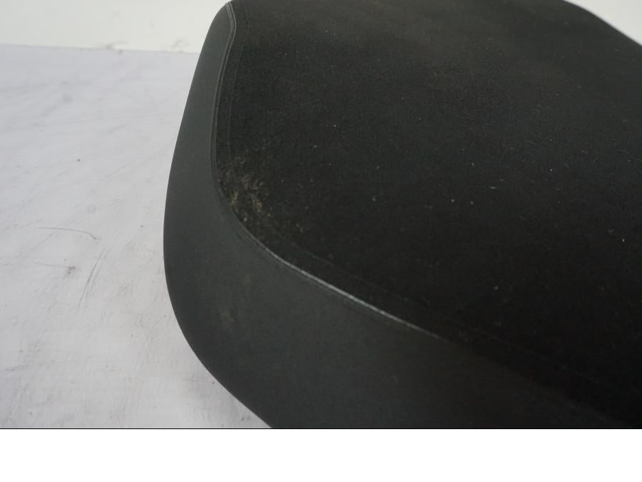 Extrabild2 på Sadel från en KTM 1290 Super Duke R -2023 motorcykel.