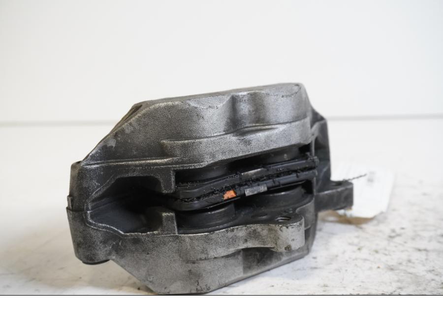 Höger sida på Bromsok från en Honda CBR 900 RR -1998 motorcykel.