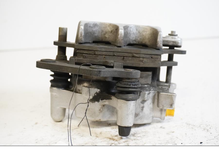 Höger sida på Bromsok från en Kawasaki VN 1500 Mean Streak -2003 motorcykel.