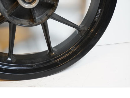 Extrabild3 på Fälg från en KTM 125 Duke -2017 motorcykel.