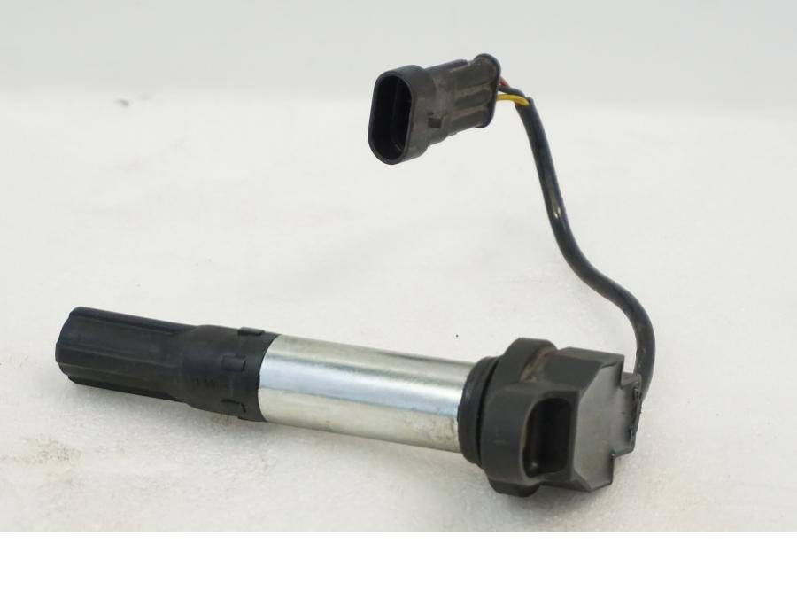 Framsidan på Tändspole från en Aprilia RSV 1000 -2010 motorcykel.