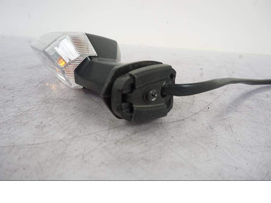 Snett nerifrån på Blinkers från en Kawasaki Z 800 -2014 motorcykel.