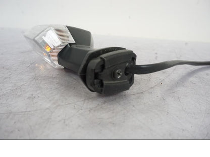 Snett nerifrån på Blinkers från en Kawasaki Z 800 -2014 motorcykel.
