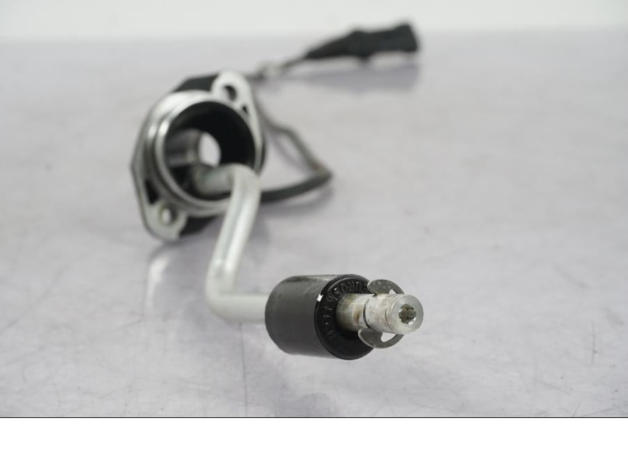 Vänster sida på Oljenivågivare från en KTM 1290 Super Adventure R -2018 motorcykel.