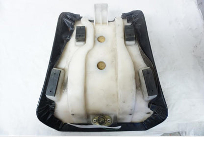 Snett uppifrån på Sadel från en Suzuki GSX-R 750 -1988 motorcykel.