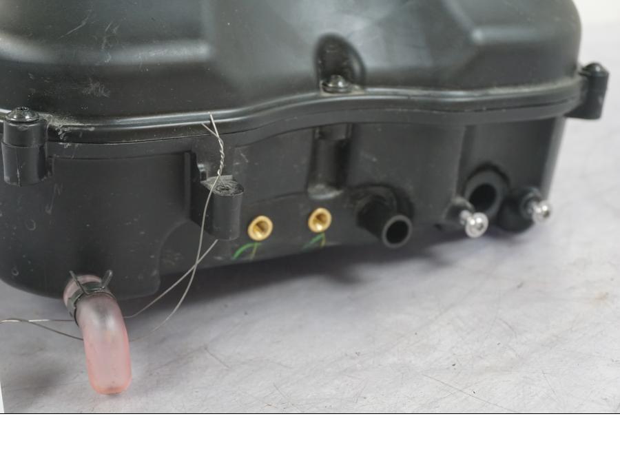 Höger sida på Luftburk från en Triumph Tiger 1200 -2018 motorcykel.