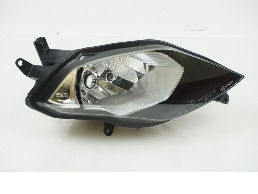 Framsidan på Strålkastare från en BMW S 1000 XR -2016 motorcykel.