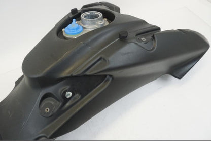 Extrabild1 på Bensintank från en Ducati Hyperstrada -2013 motorcykel.