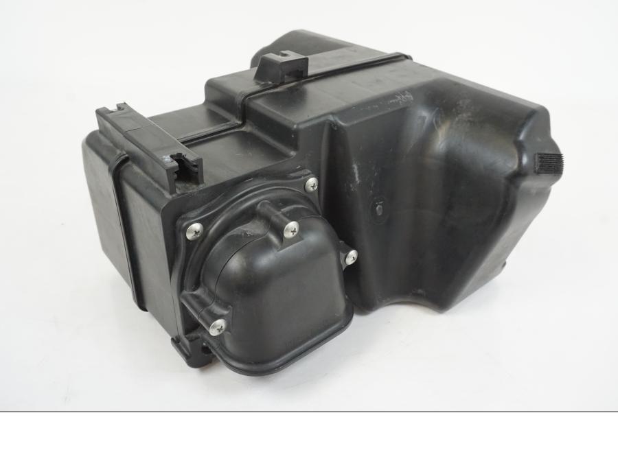 Baksidan på Luftburk från en Yamaha XJR 1300 -2007 motorcykel.