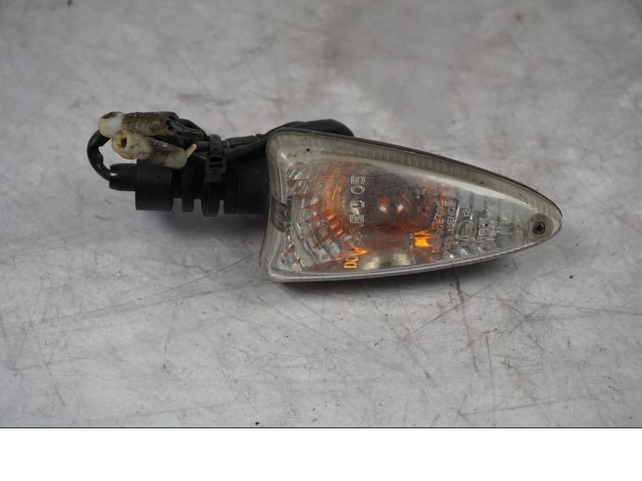 Höger sida på Blinkers från en Triumph Tiger Explorer -2016 motorcykel.