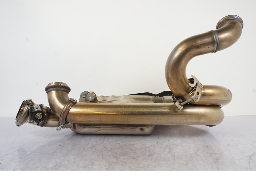 Vänster sida på Mellanburk från en KTM 1290 Super Duke R -2023 motorcykel.