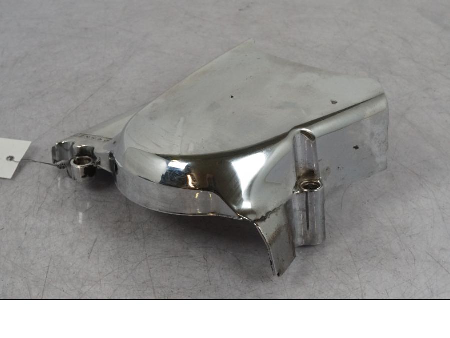 Vänster sida på Drevkåpa från en Suzuki VZ 800 -2000 motorcykel.