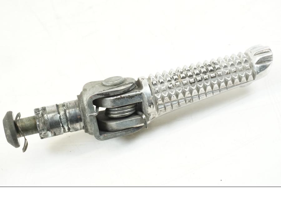 Framsidan på Fotpinne från en Yamaha YZF R6 -1999 motorcykel.