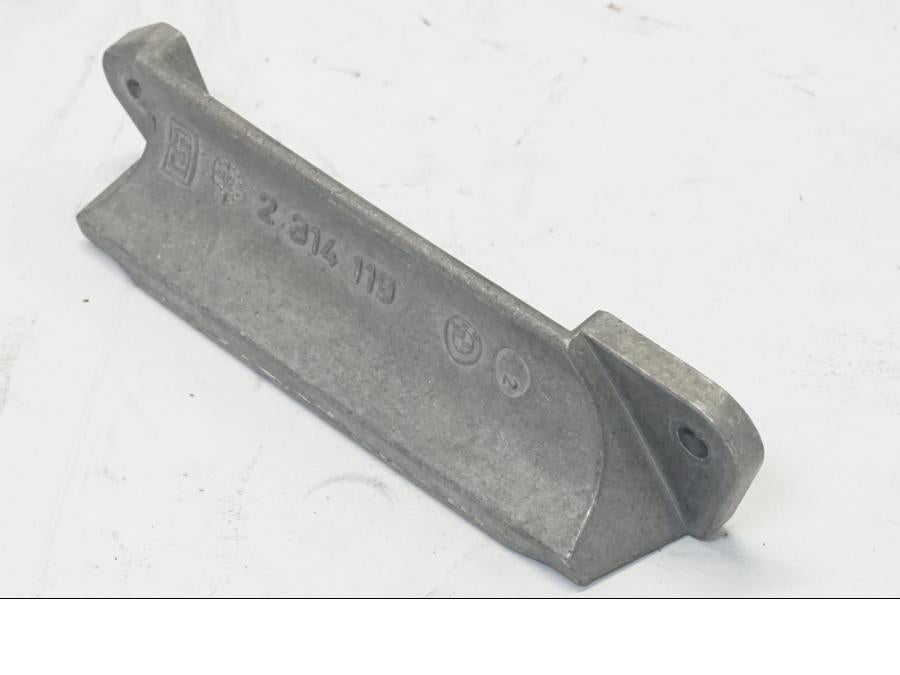 Snett uppifrån på Handtag från en BMW R 1150 RS -2004 motorcykel.