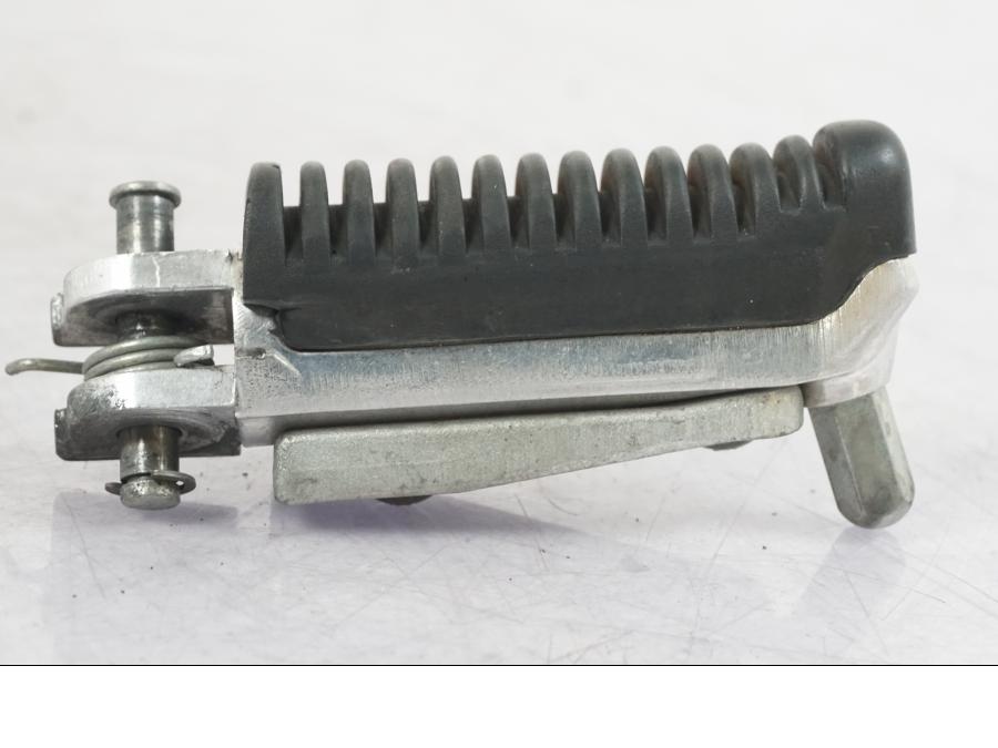 Höger sida på Fotpinne från en Suzuki GSX 1300 RX -1999 motorcykel.