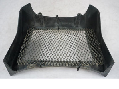 Snett nerifrån på Oljekyldekor från en BMW R 1200 R -2007 motorcykel.