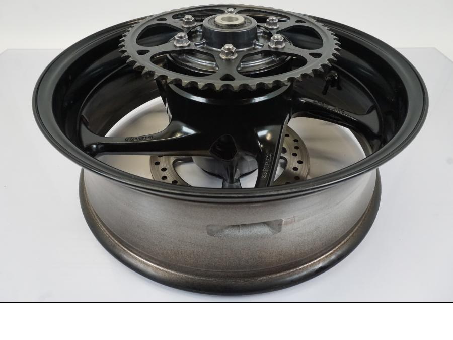 Extrabild1 på Hjulpaket från en Triumph Trident -2021 motorcykel.