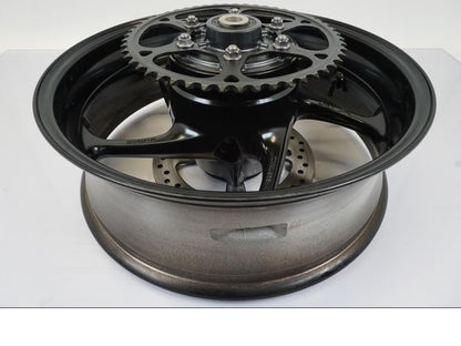 Extrabild1 på Hjulpaket från en Triumph Trident -2021 motorcykel.