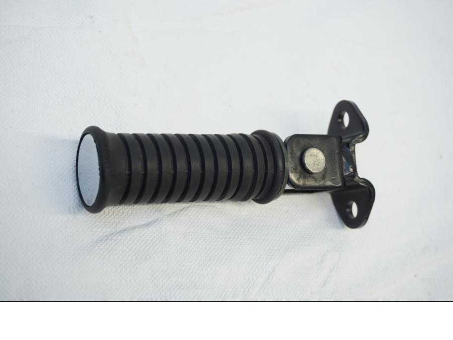 Framsidan på Fotpinne från en Kawasaki VN 900 -2006 motorcykel.