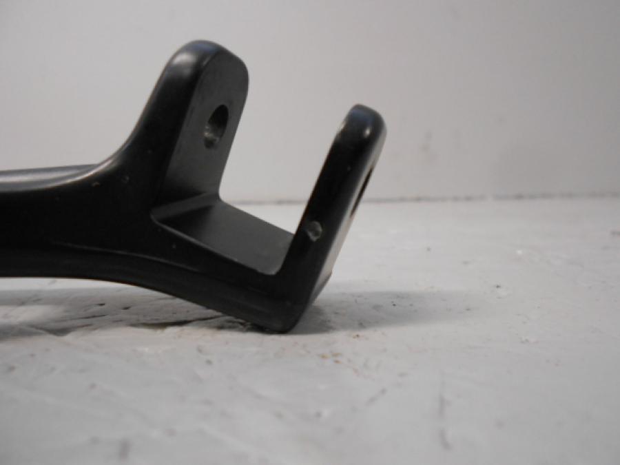 Vänster sida på Fotpinnefäste från en BMW S 1000 RR -2015 motorcykel.