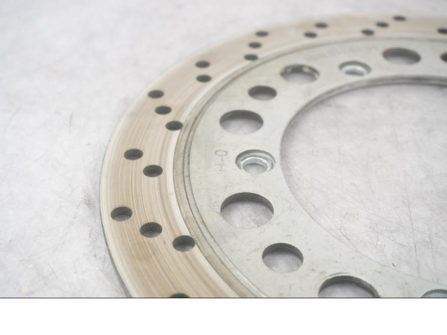 Vänster sida på Bromsskiva från en Honda VT 600 C -1994 motorcykel.