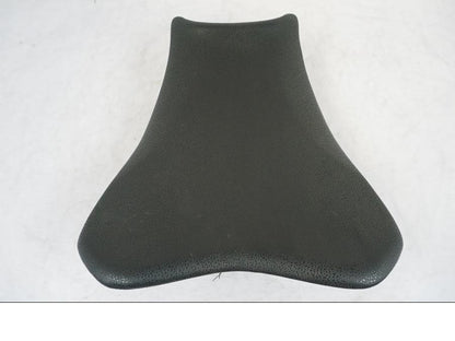 Höger sida på Sadel från en Kawasaki Z 900 -2019 motorcykel.