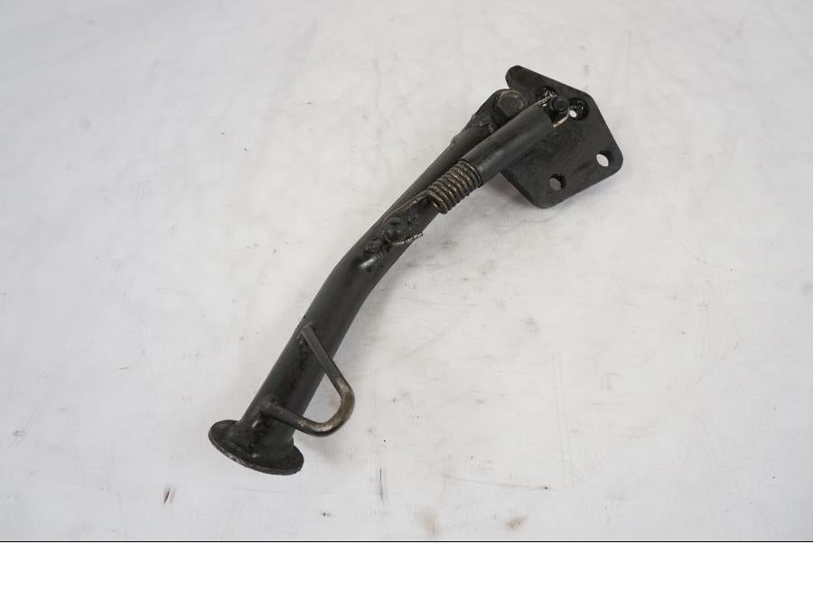 Framsidan på Sidostöd från en KTM 125 Duke -2017 motorcykel.