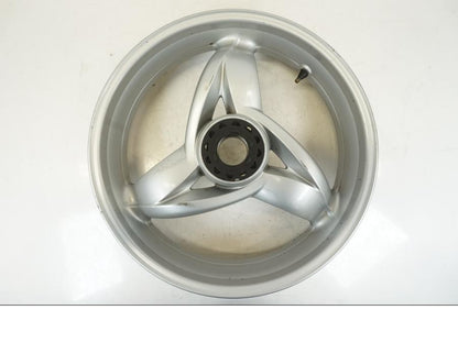 Framsidan på Fälg från en BMW F 650 CS -2003 motorcykel.