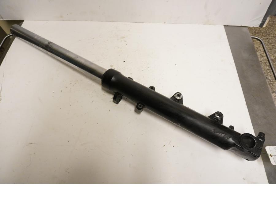 Framsidan på Gaffelben från en BMW K 75 -1992 motorcykel.