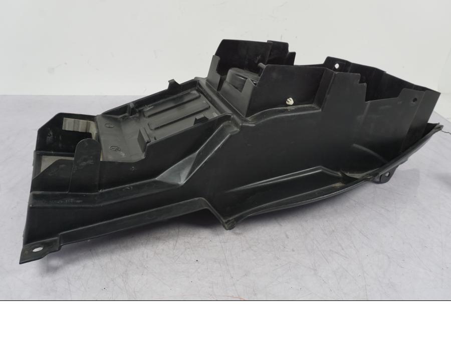 Extrabild2 på Undertail från en Suzuki GSX 1300 RX -1999 motorcykel.