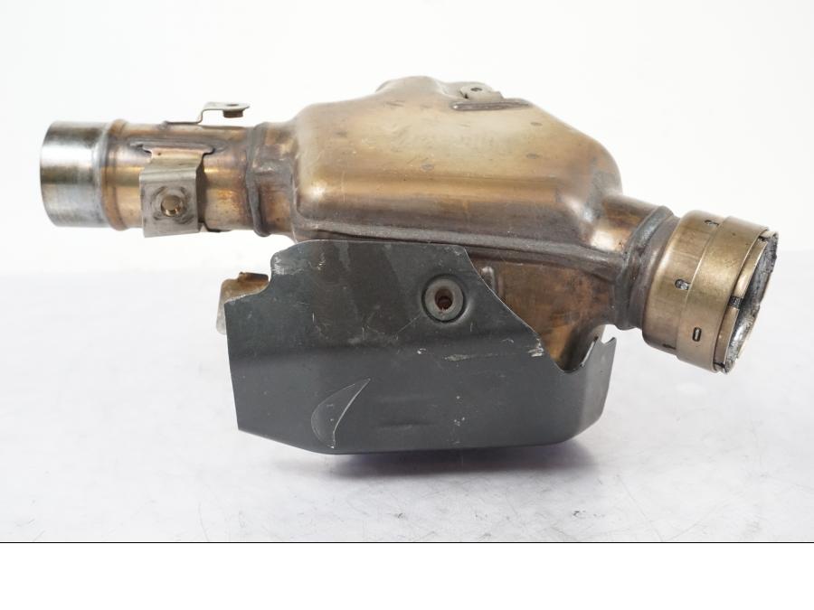 Baksidan på Mellanburk från en Kawasaki ZX-6R -2011 motorcykel.