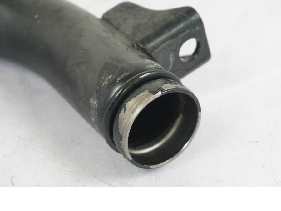 Höger sida på Vattenrör från en Kawasaki Z 900 -2019 motorcykel.